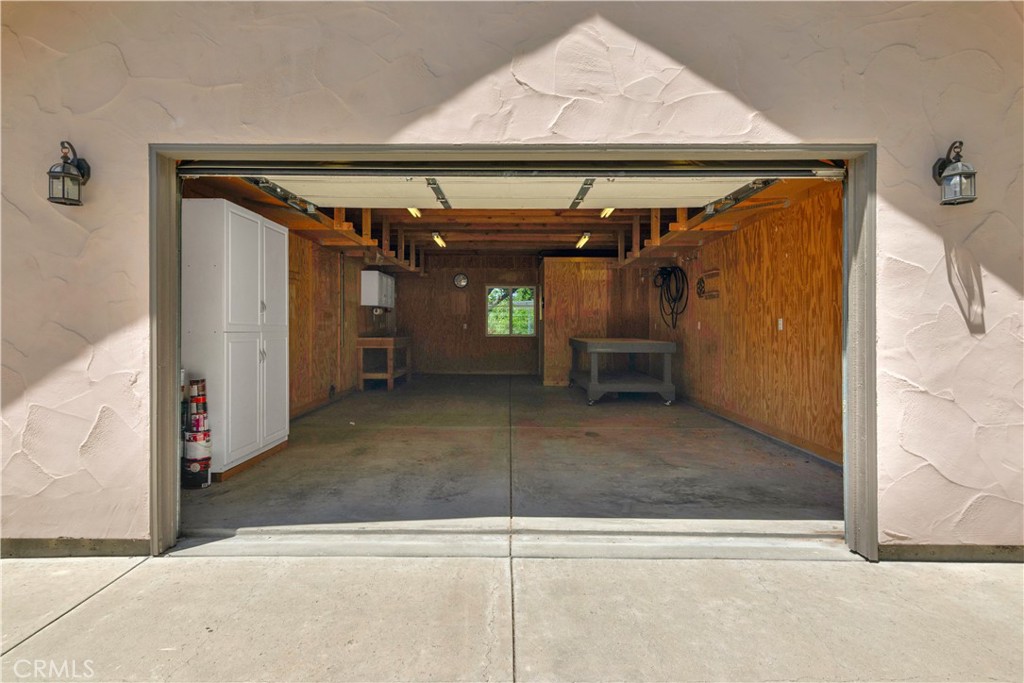 117 Frontier Way Templeton, CA 93465 - Photo 55 of 60 a view of a garage