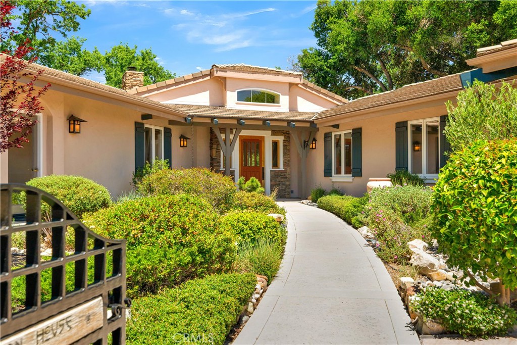 117 Frontier Way Templeton, CA 93465 - Photo 6 of 60 a front view of a house with a yard