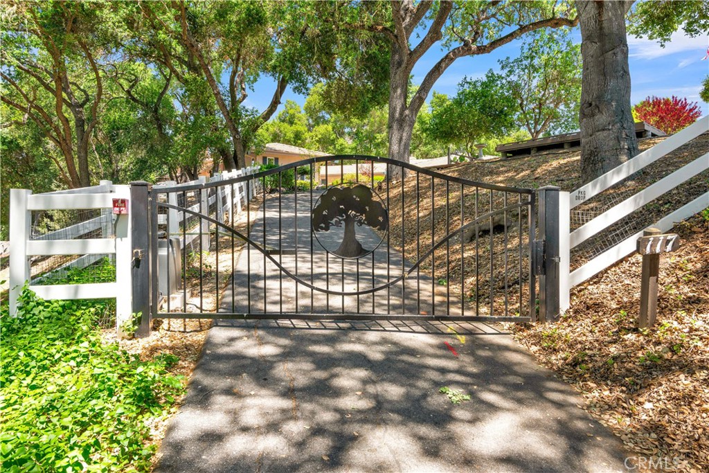 117 Frontier Way Templeton, CA 93465 - Photo 6 of 57 Entry gate