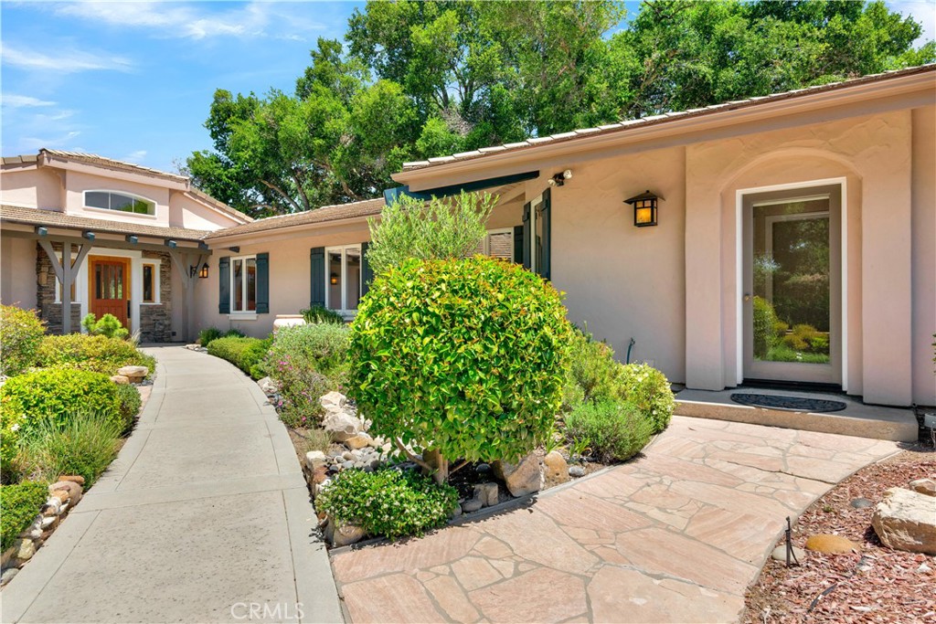 117 Frontier Way Templeton, CA 93465 - Photo 10 of 60 a front view of a house with garden