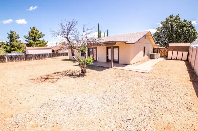 $1,500 | 4864 Loma Loop, Sierra Vista, AZ 85635