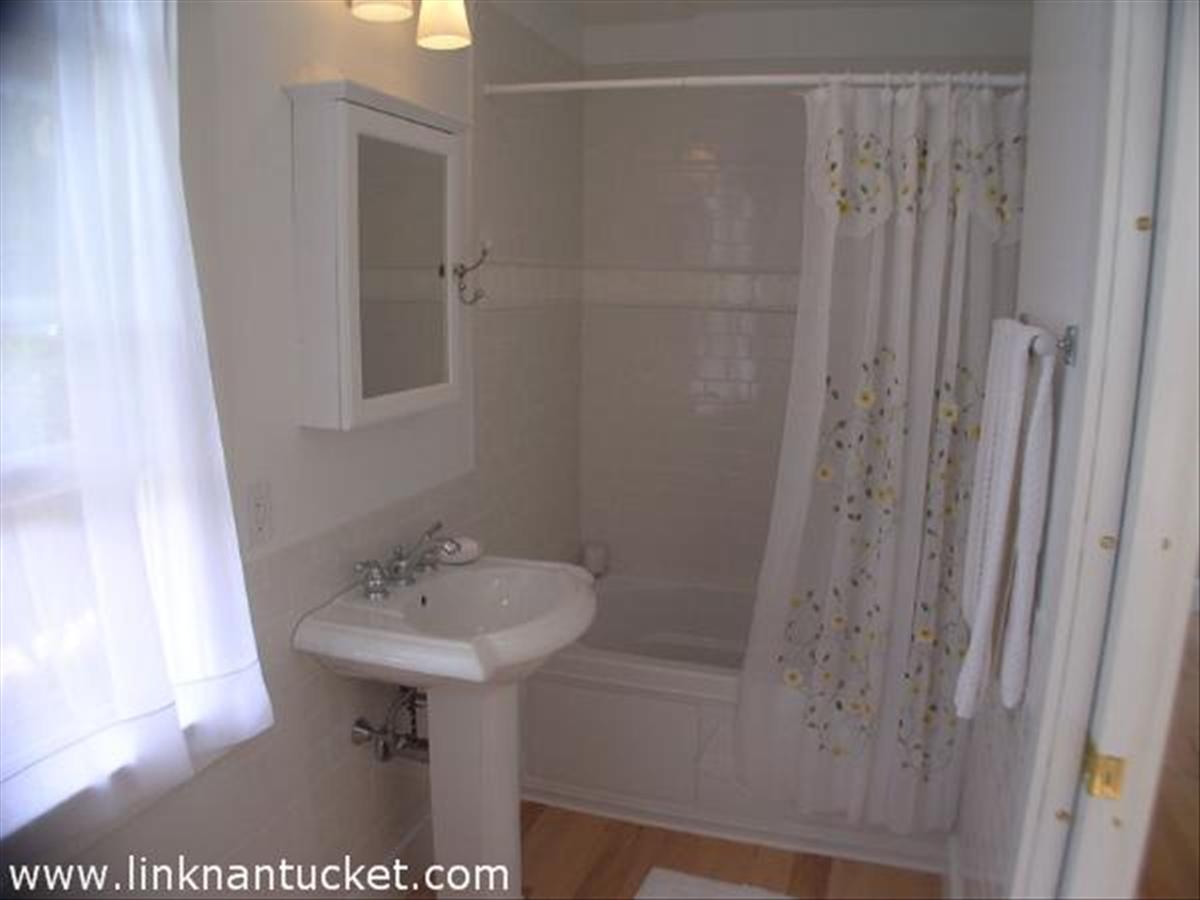 23 R Bank Street Nantucket, MA 02554 - Photo 9 of 11 Gallery Image 9