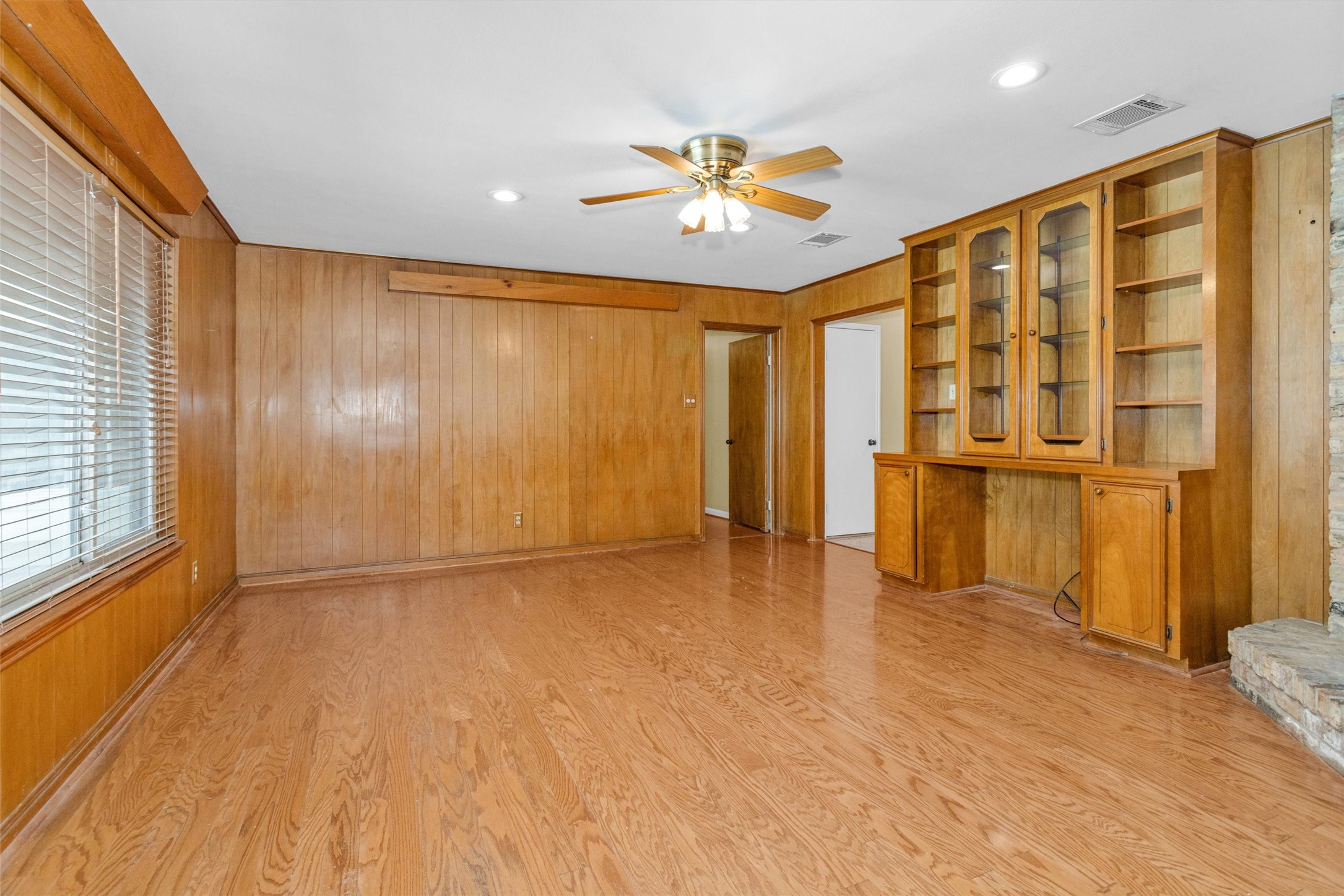 2531 Hollow Hook Road Houston, TX 77080 - Photo 16 of 45 Gallery Image 16