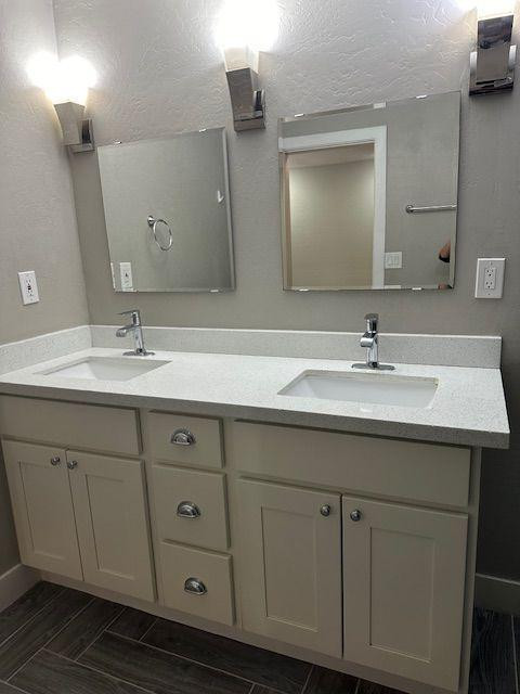 1416 East Del Rio Drive Tempe, AZ 85282 - Photo 27 of 27 a bathroom with a double vanity sink and mirror