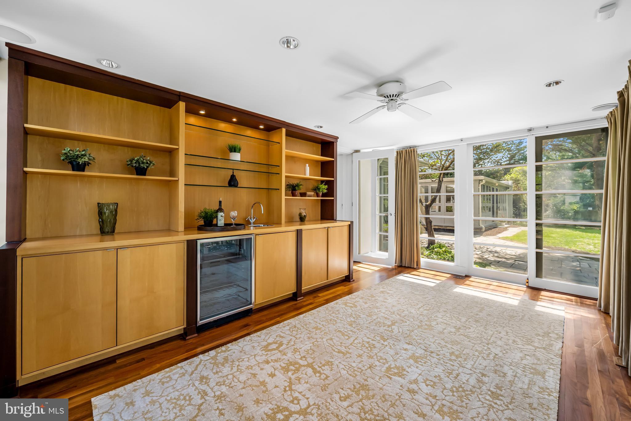 6 Meadow Road Baltimore, MD 21212 - Photo 21 of 66 Sunroom with wet bar