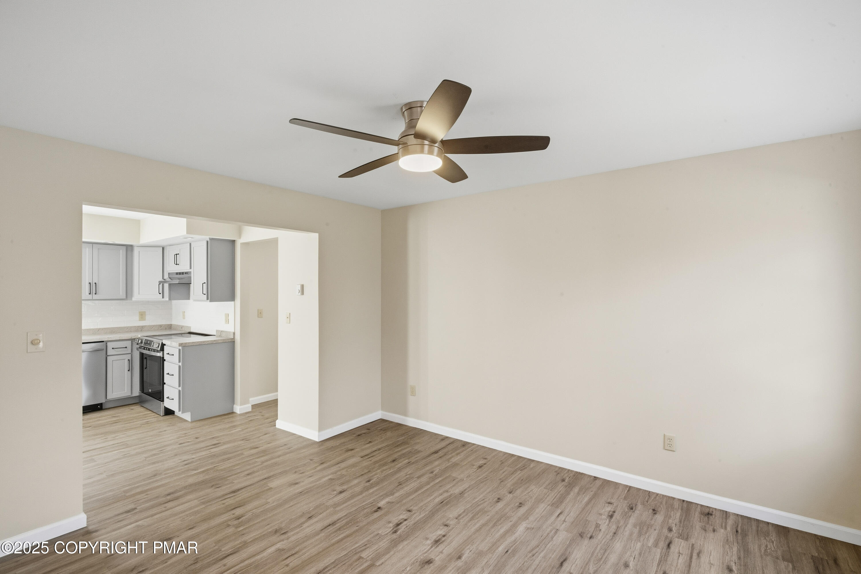 1222 Rural Court Stroudsburg, PA 18360 - Photo 16 of 42 Dining room