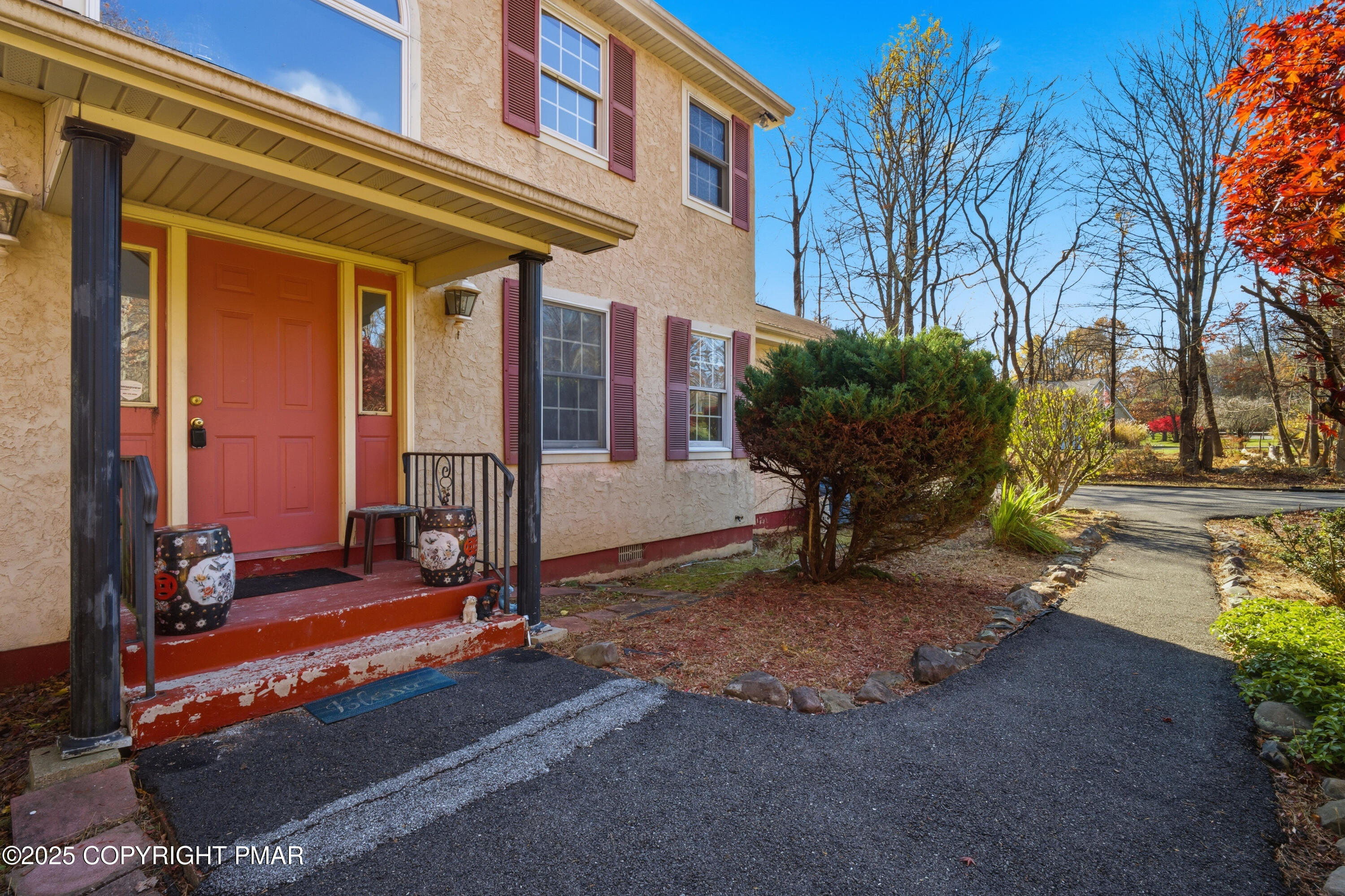 1222 Rural Court Stroudsburg, PA 18360 - Photo 4 of 42 Front door
