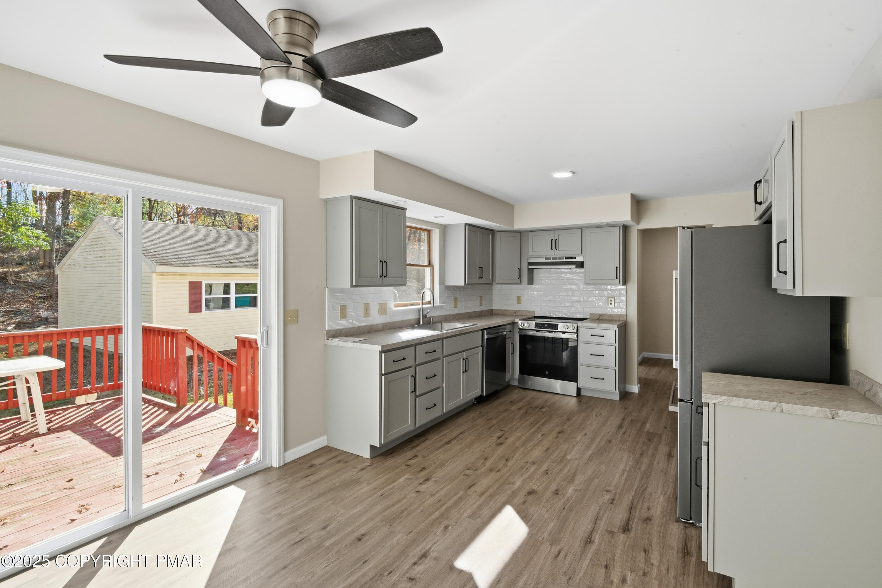 1222 Rural Court Stroudsburg, PA 18360 - Photo 9 of 42 Breakfast nook & Kitchen