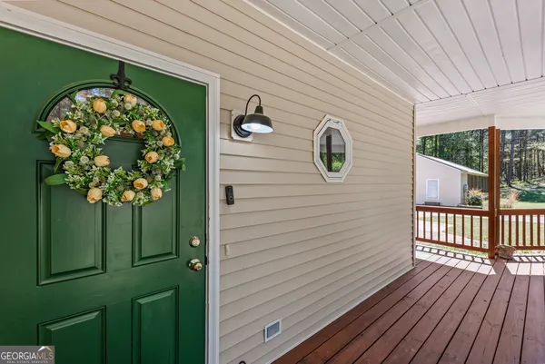 a view of a pathway of a house