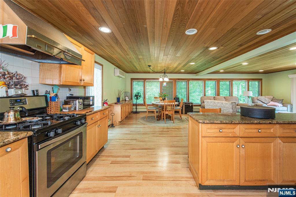 101 Rolling Ridge Road West Milford, NJ 07480 - Photo 16 of 33