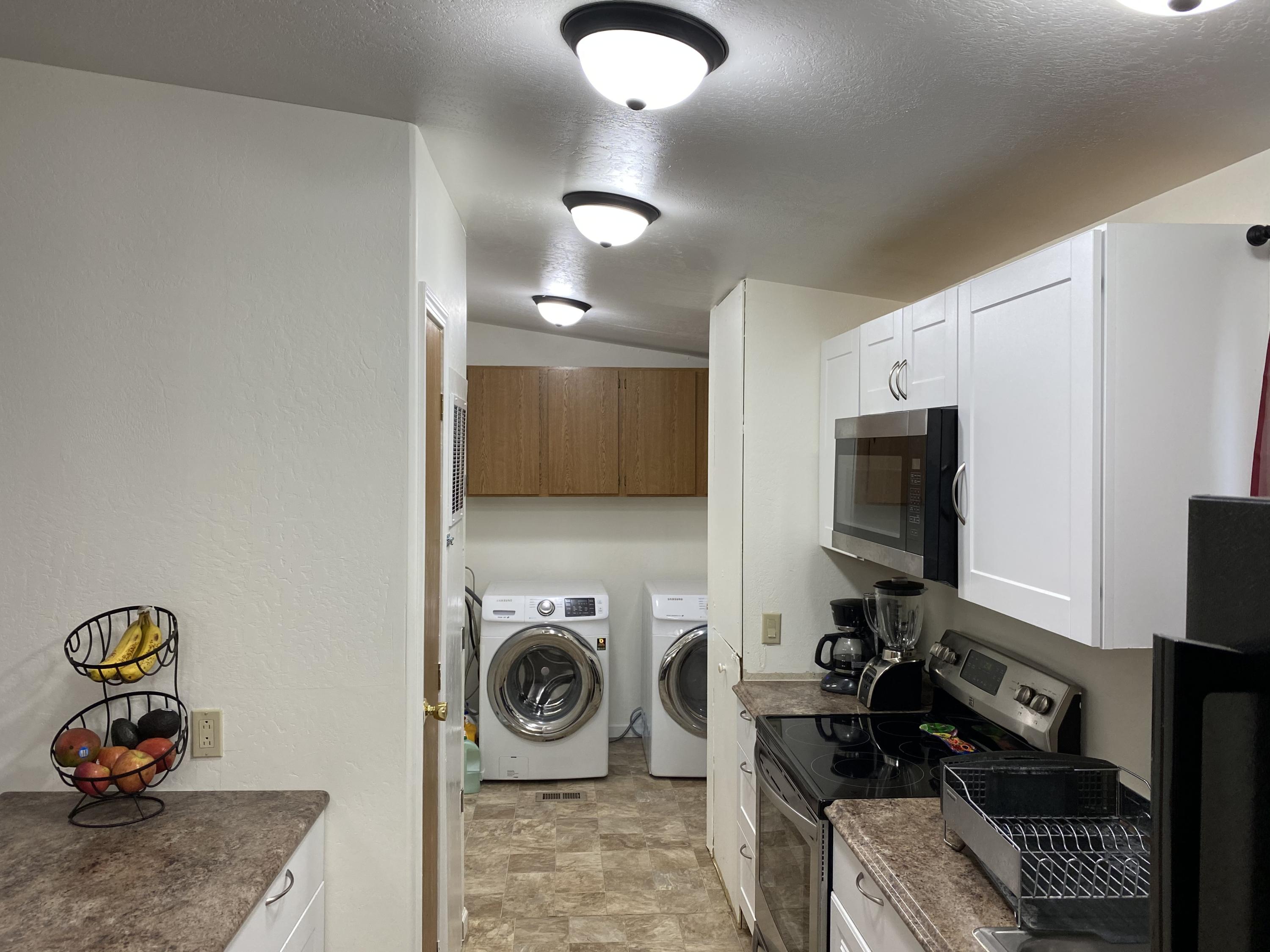 939 South Valley Road, Unit 10 Ashland, OR 97520 - Photo 6 of 23 Laundry room in the back with storage.