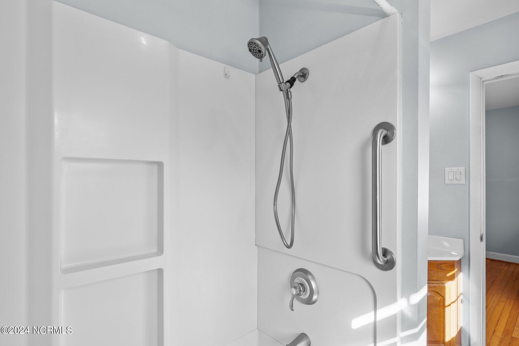 3713 Country Club Road Morehead City, NC 28557 - Photo 21 of 35 Bathroom