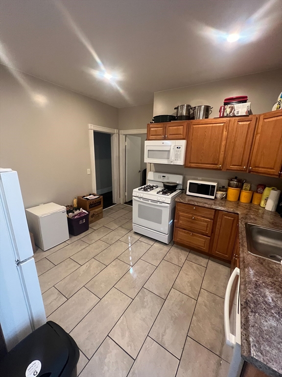 88 Draper Street Boston, MA 02122 - Photo 8 of 36 Gallery Image 8
