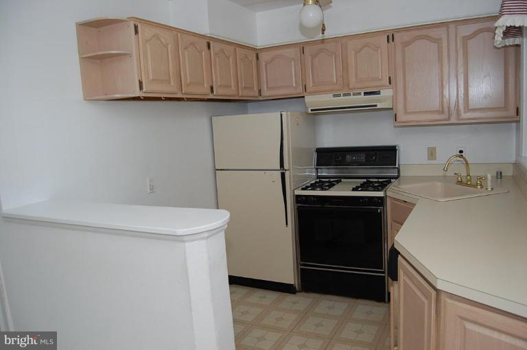 10705 Inwood Avenue Silver Spring, MD 20902 - Photo 6 of 10 Kitchen