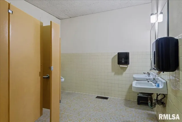 $400,000 | 400 West Morgan Street, Jacksonville, IL 62650