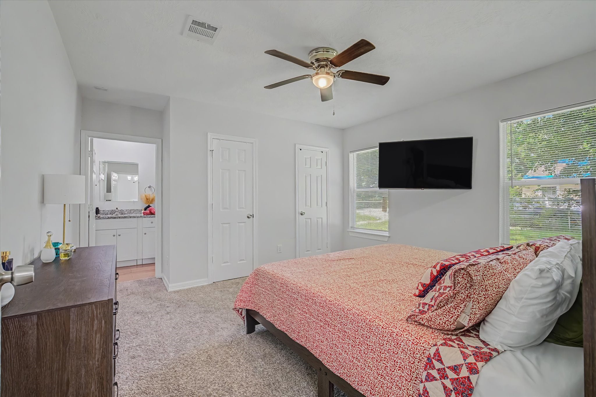 6834 New York Street Houston, TX 77021 - Photo 18 of 39 A peaceful primary retreat offering a generous layout and great natural light.