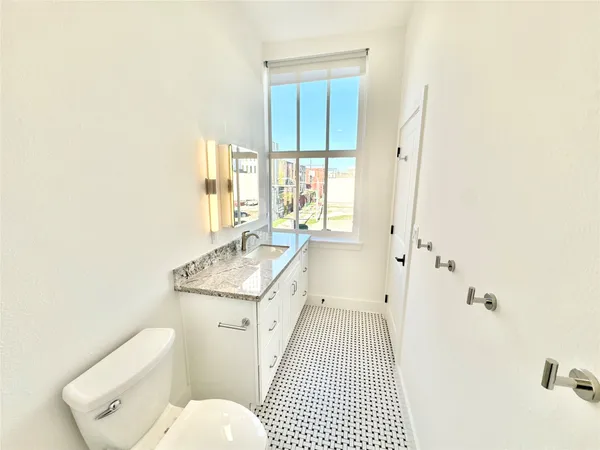 $3,400 | 2102 Mechanic Street, Unit 205, Galveston, TX 77550