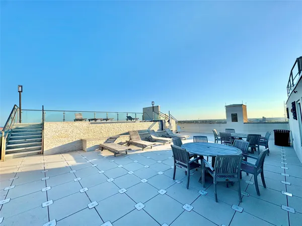$3,400 | 2102 Mechanic Street, Unit 205, Galveston, TX 77550
