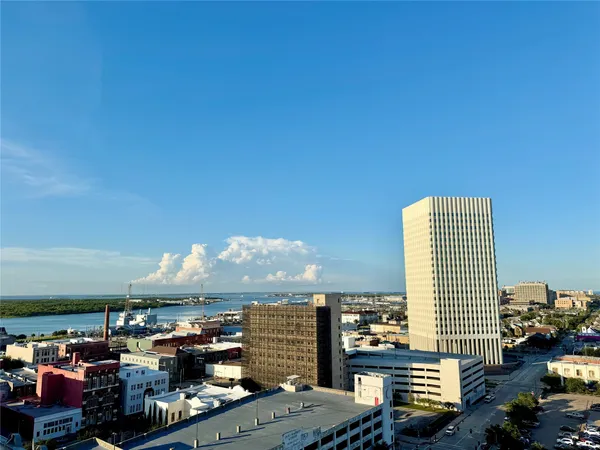 $3,400 | 2102 Mechanic Street, Unit 205, Galveston, TX 77550