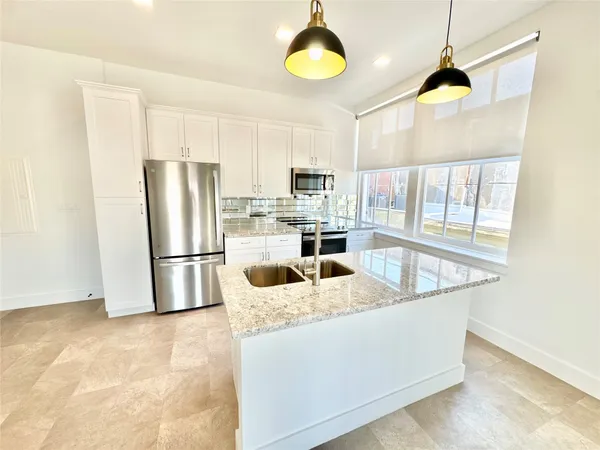 $3,400 | 2102 Mechanic Street, Unit 205, Galveston, TX 77550