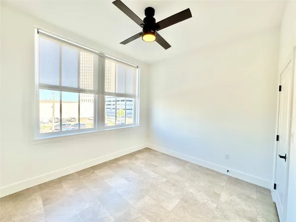 $3,400 | 2102 Mechanic Street, Unit 205, Galveston, TX 77550