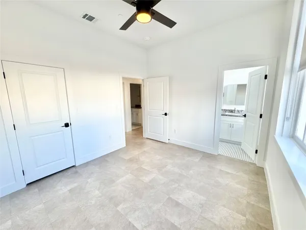 $3,400 | 2102 Mechanic Street, Unit 205, Galveston, TX 77550