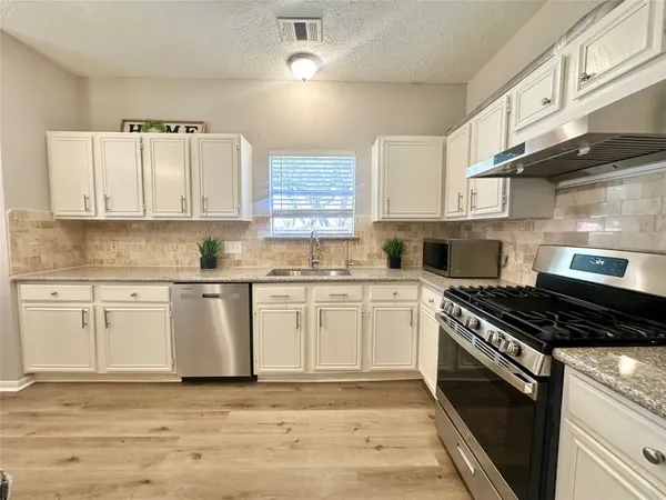 $2,700 | 1502 Sheffield Drive, Missouri City, TX 77459