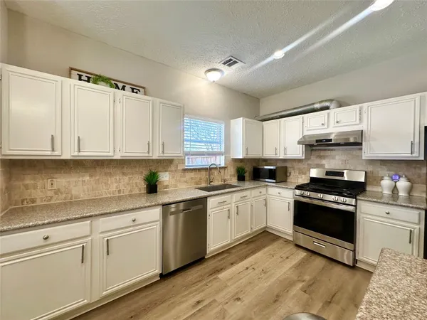 $2,700 | 1502 Sheffield Drive, Missouri City, TX 77459