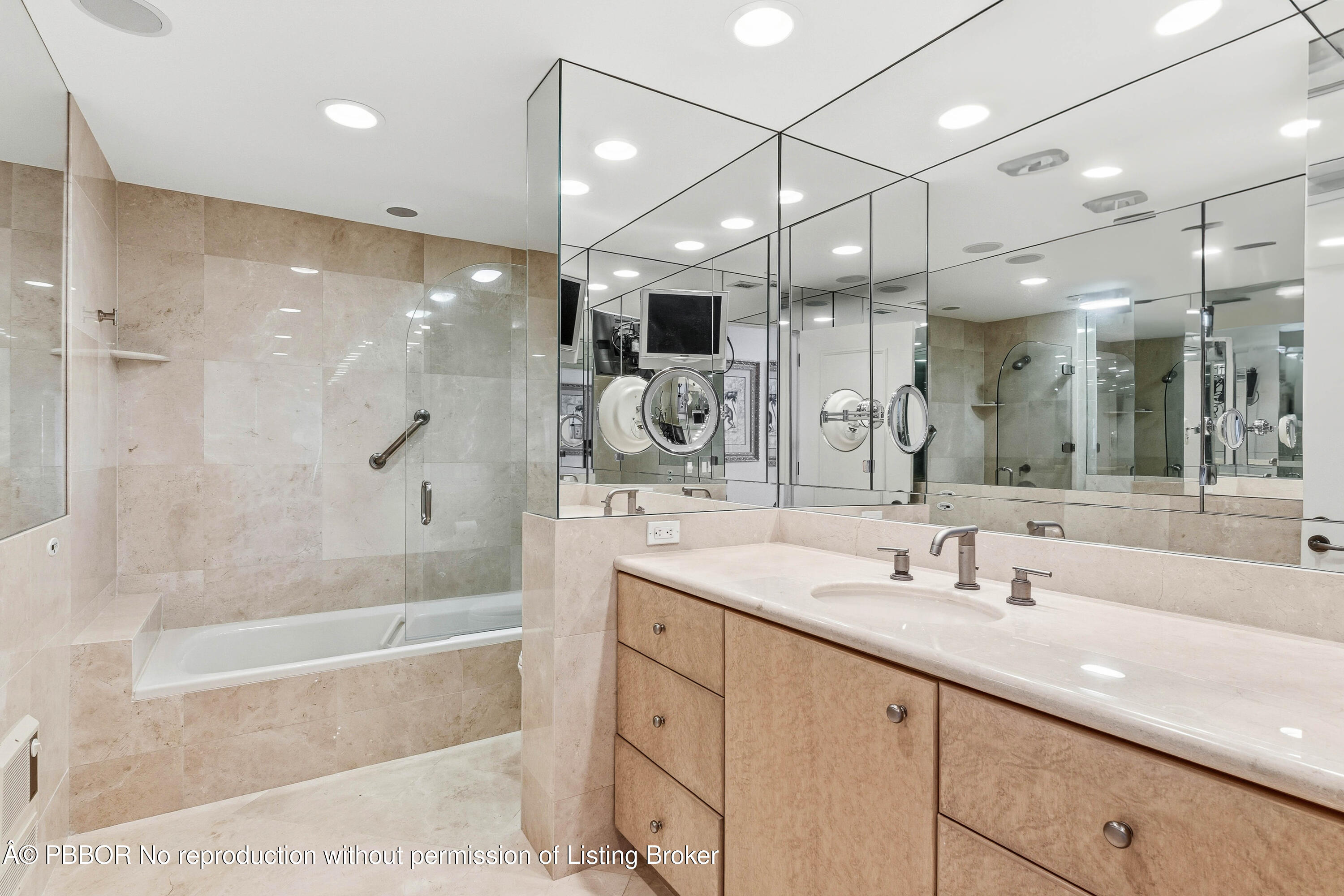2150 Ibis Isle Road, Unit 15 Palm Beach, FL 33480 - Photo 23 of 47 master bath
