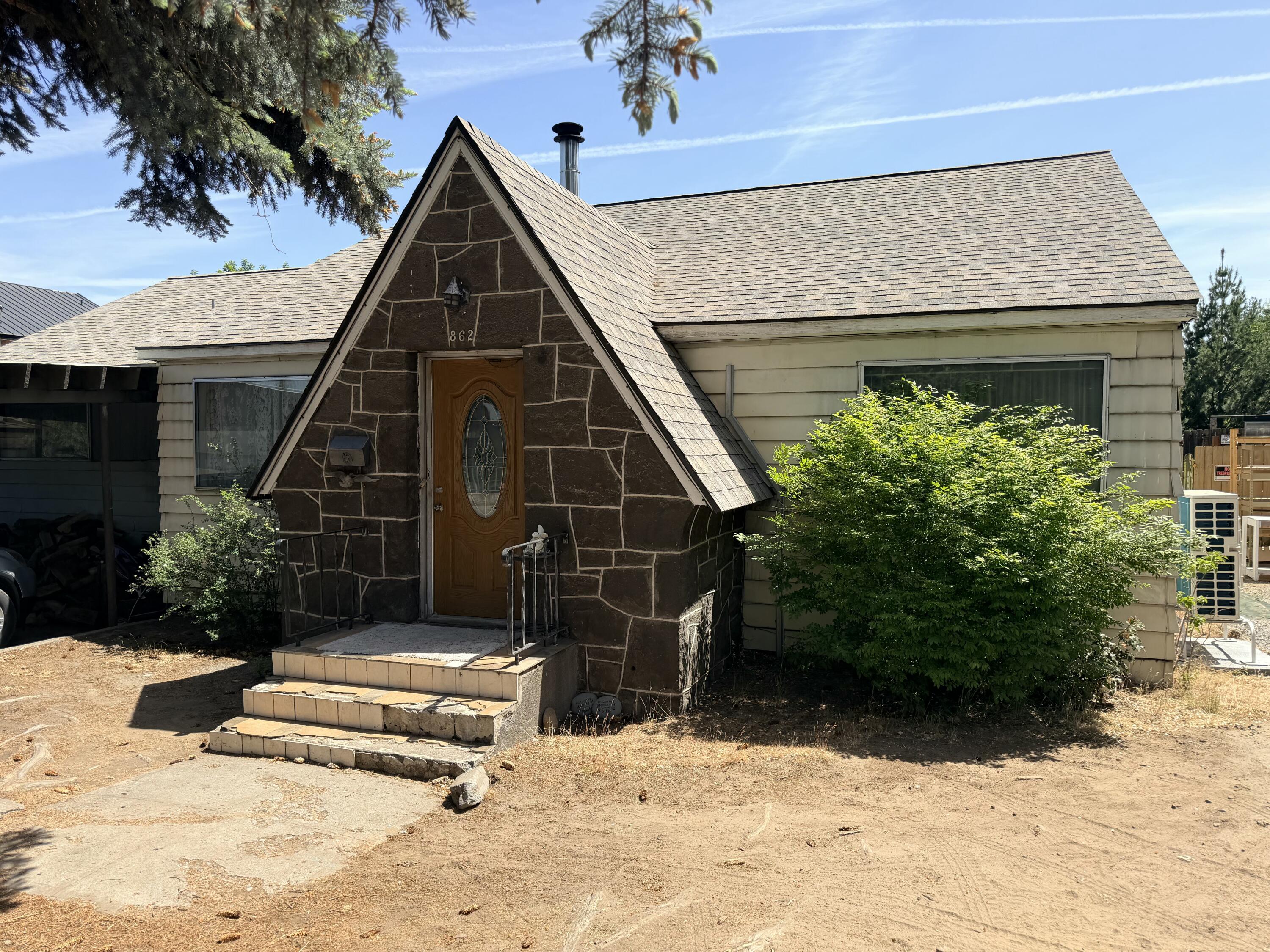 862 Northeast 8th Street Bend, OR 97701 - Photo 1 of 18