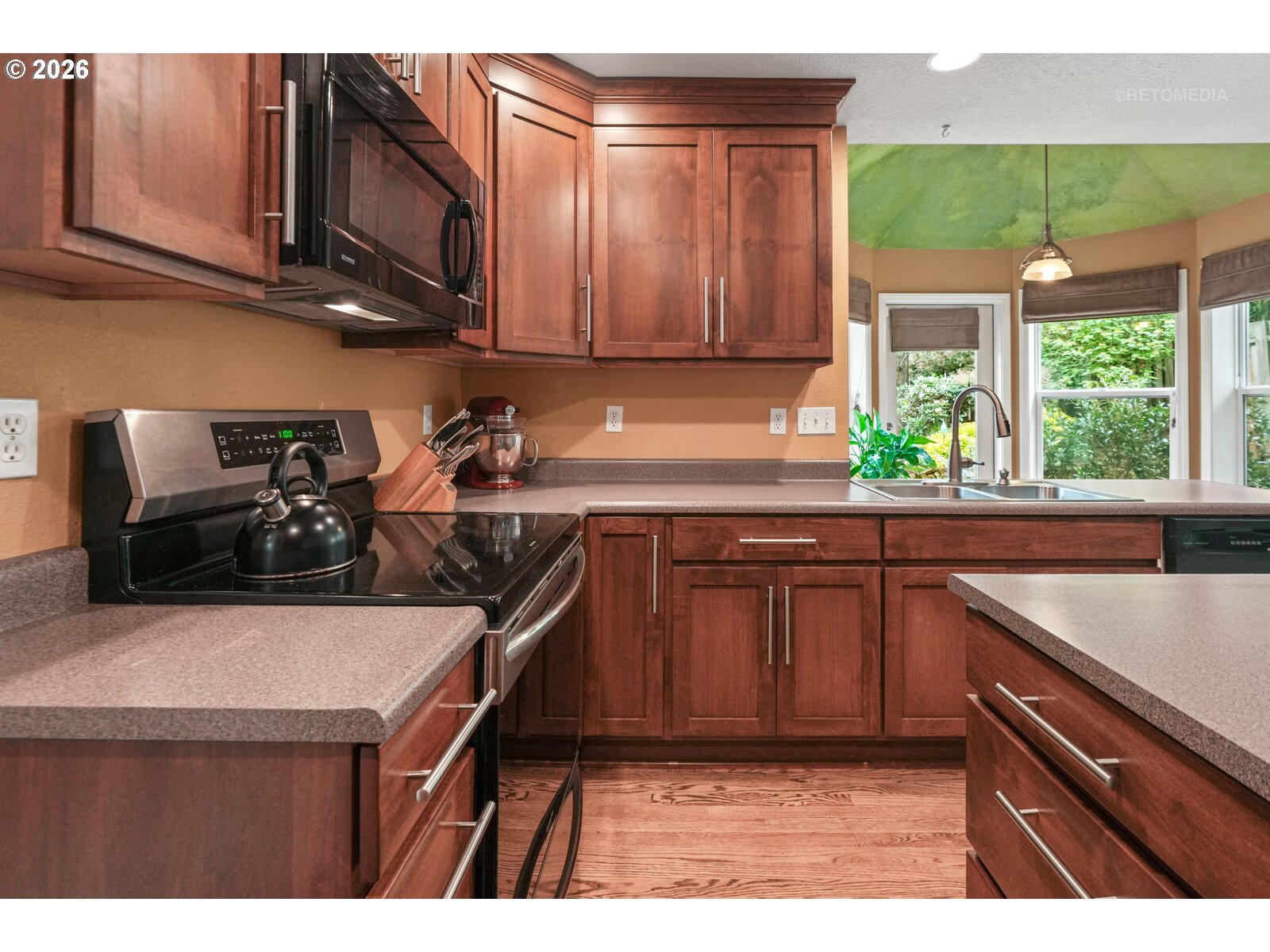 9606 Southwest 54th Avenue Portland, OR 97219 - Photo 11 of 39