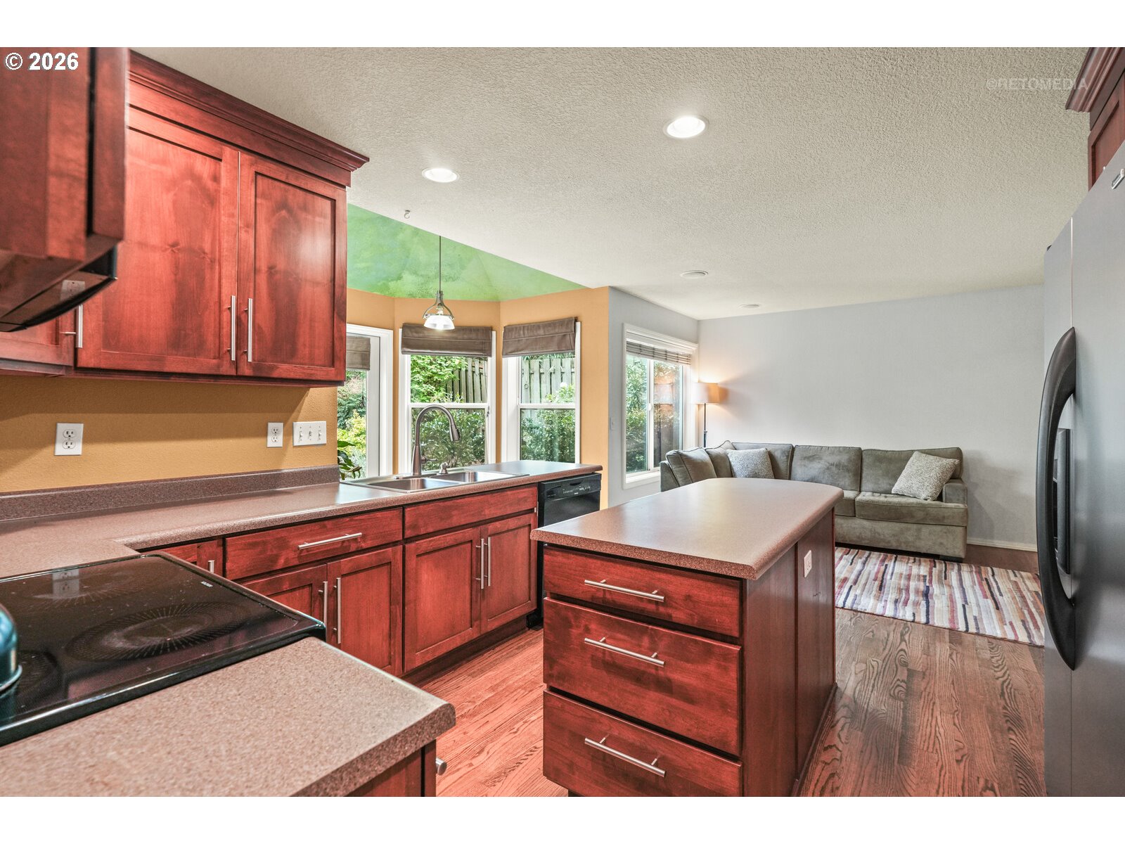 9606 Southwest 54th Avenue Portland, OR 97219 - Photo 13 of 39