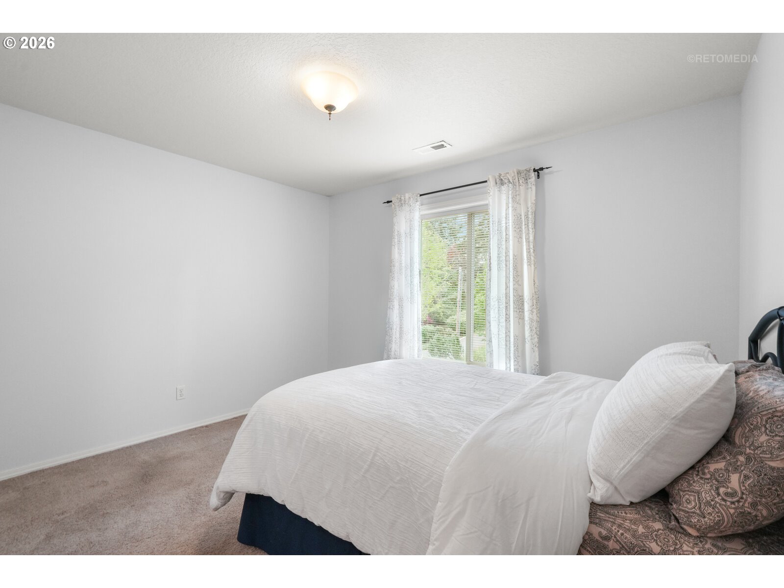 9606 Southwest 54th Avenue Portland, OR 97219 - Photo 26 of 39
