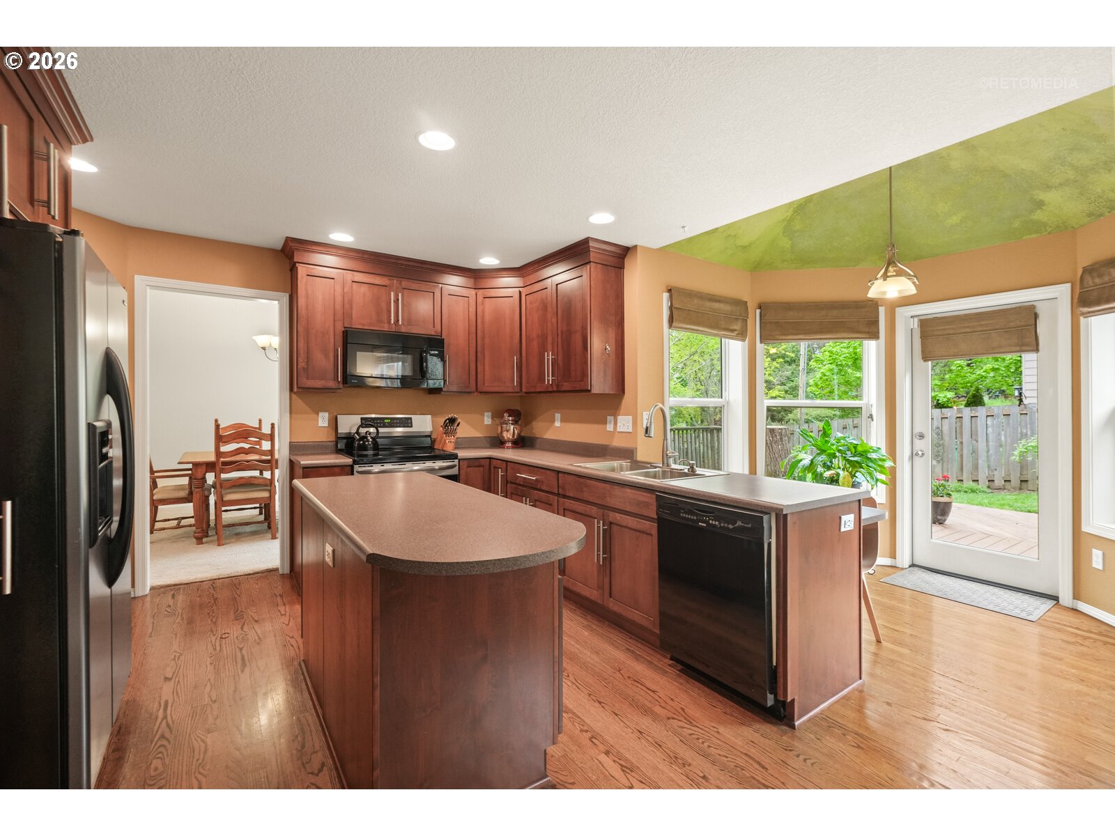 9606 Southwest 54th Avenue Portland, OR 97219 - Photo 9 of 39
