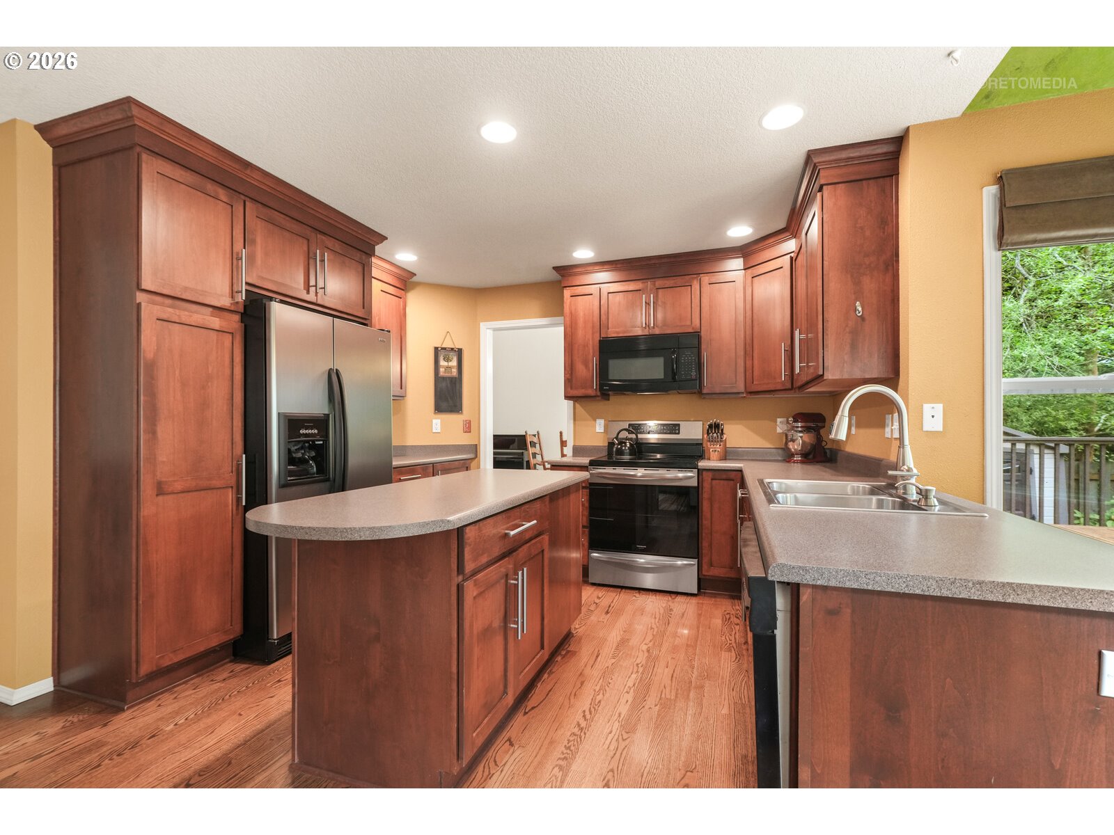 9606 Southwest 54th Avenue Portland, OR 97219 - Photo 10 of 39