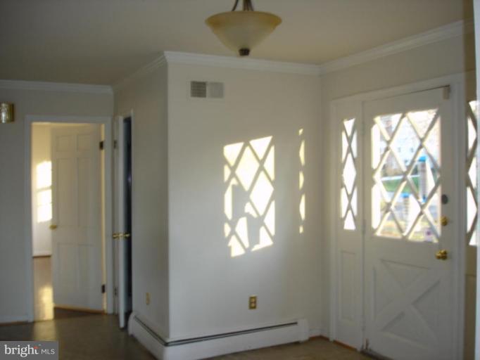 623 Rosier Road Fort Washington, MD 20744 - Photo 4 of 14 Entrance / Foyer