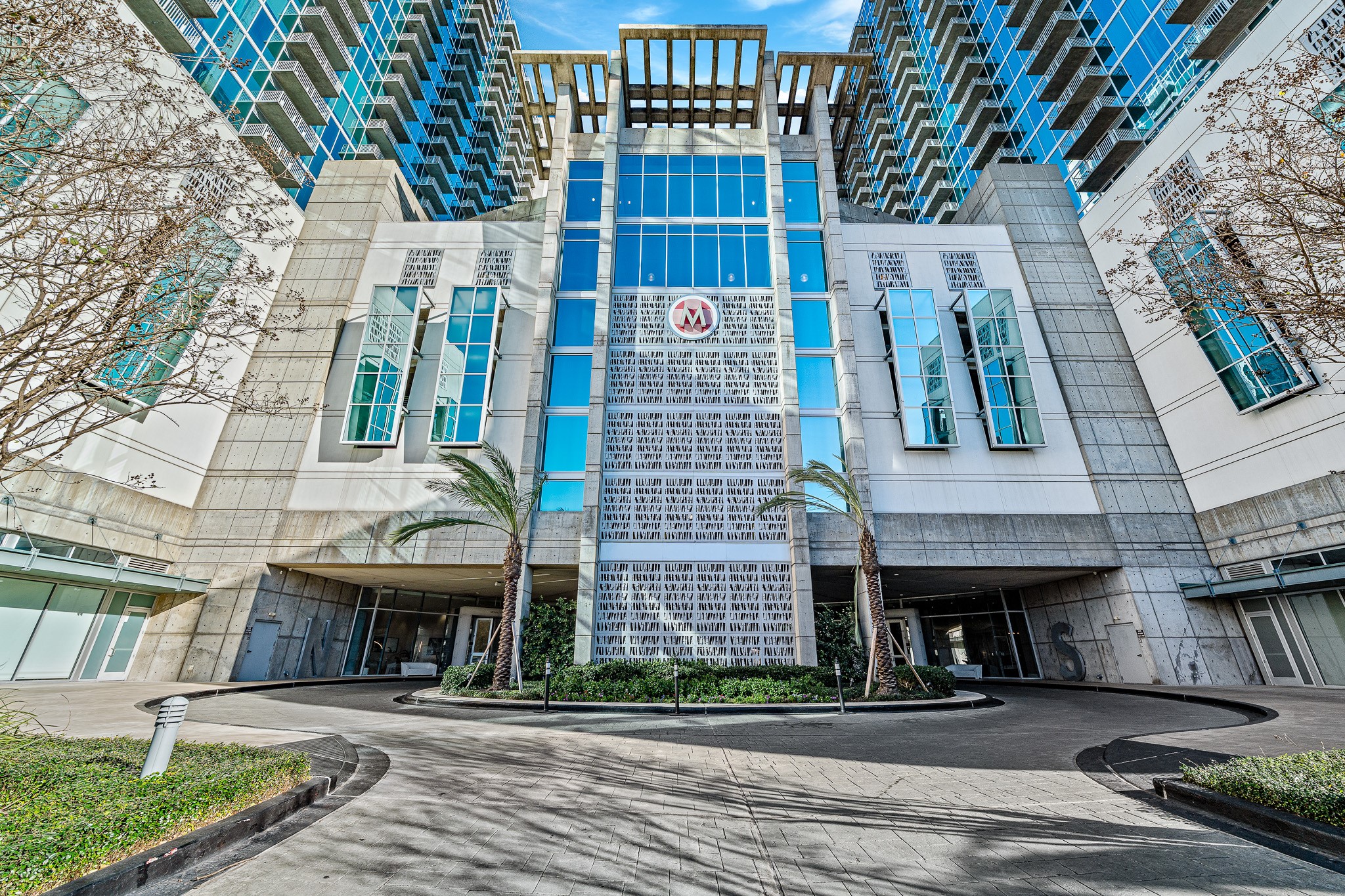 5925 Almeda Road, Unit 11406 Houston, TX 77004 - Photo 15 of 26 front view of a building with a garden