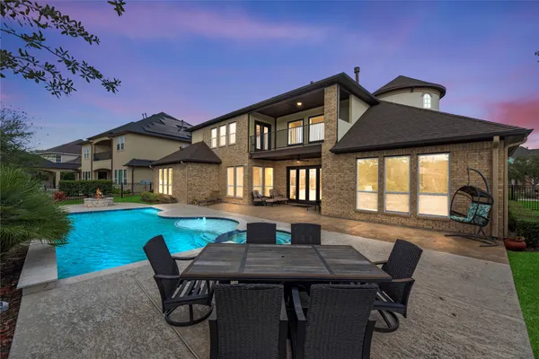 a view of a house with backyard and sitting area