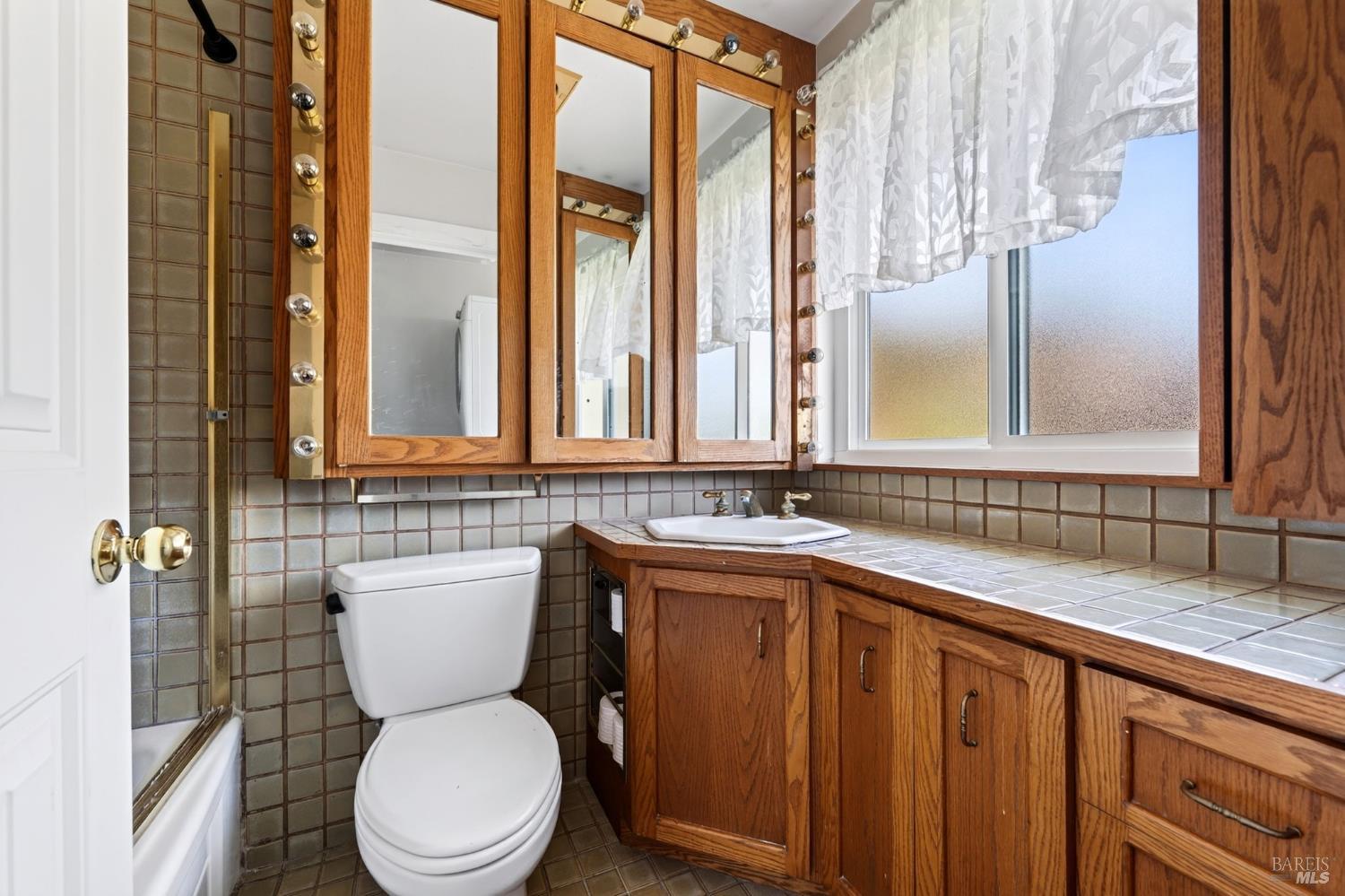 1072 Los Gamos Road, Unit E San Rafael, CA 94903 - Photo 18 of 27 Gallery Image 18