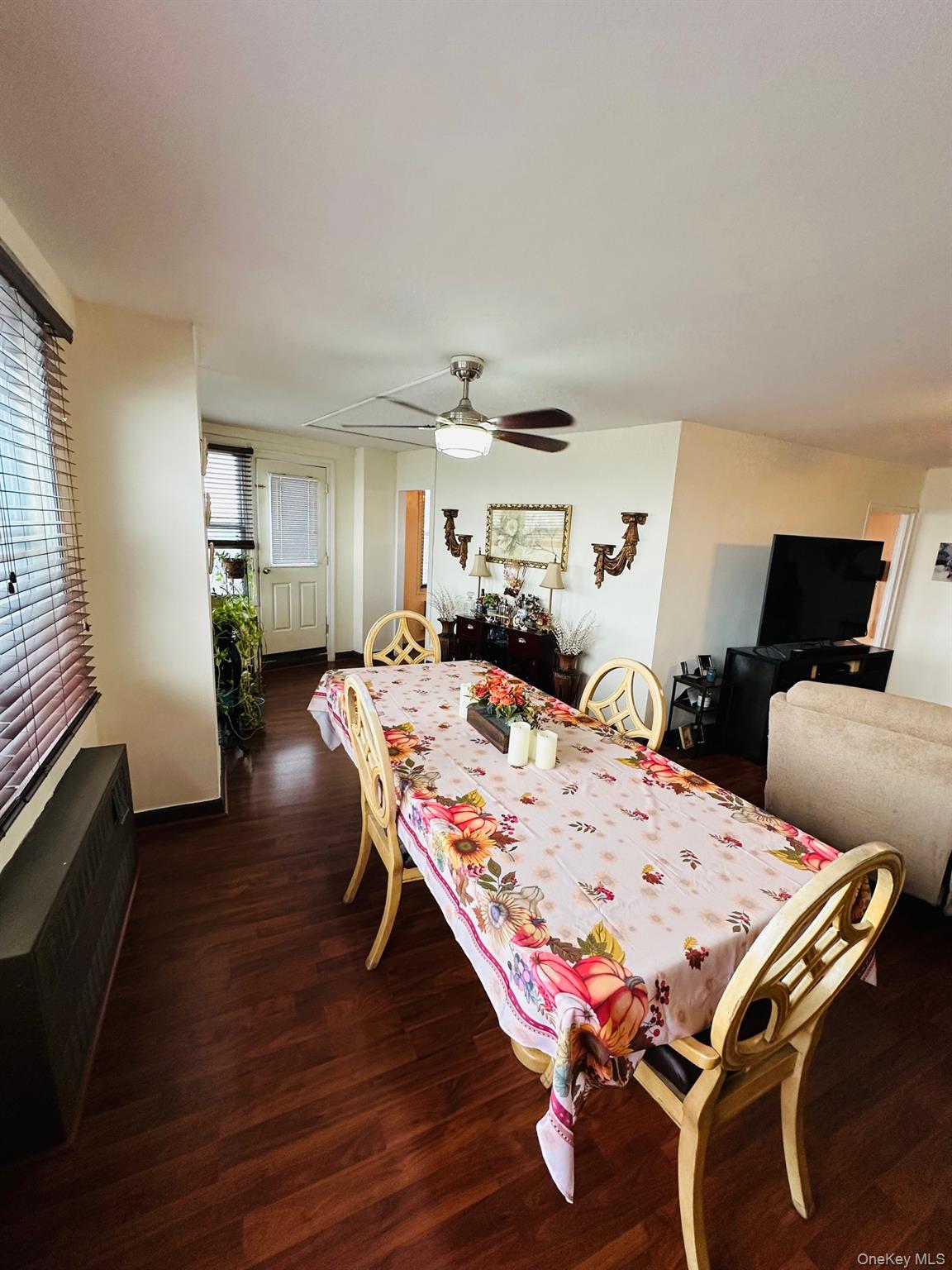 3121 Middletown Road, Unit 4K Bronx, NY 10461 - Photo 16 of 30 a living room with dining room and wooden floor