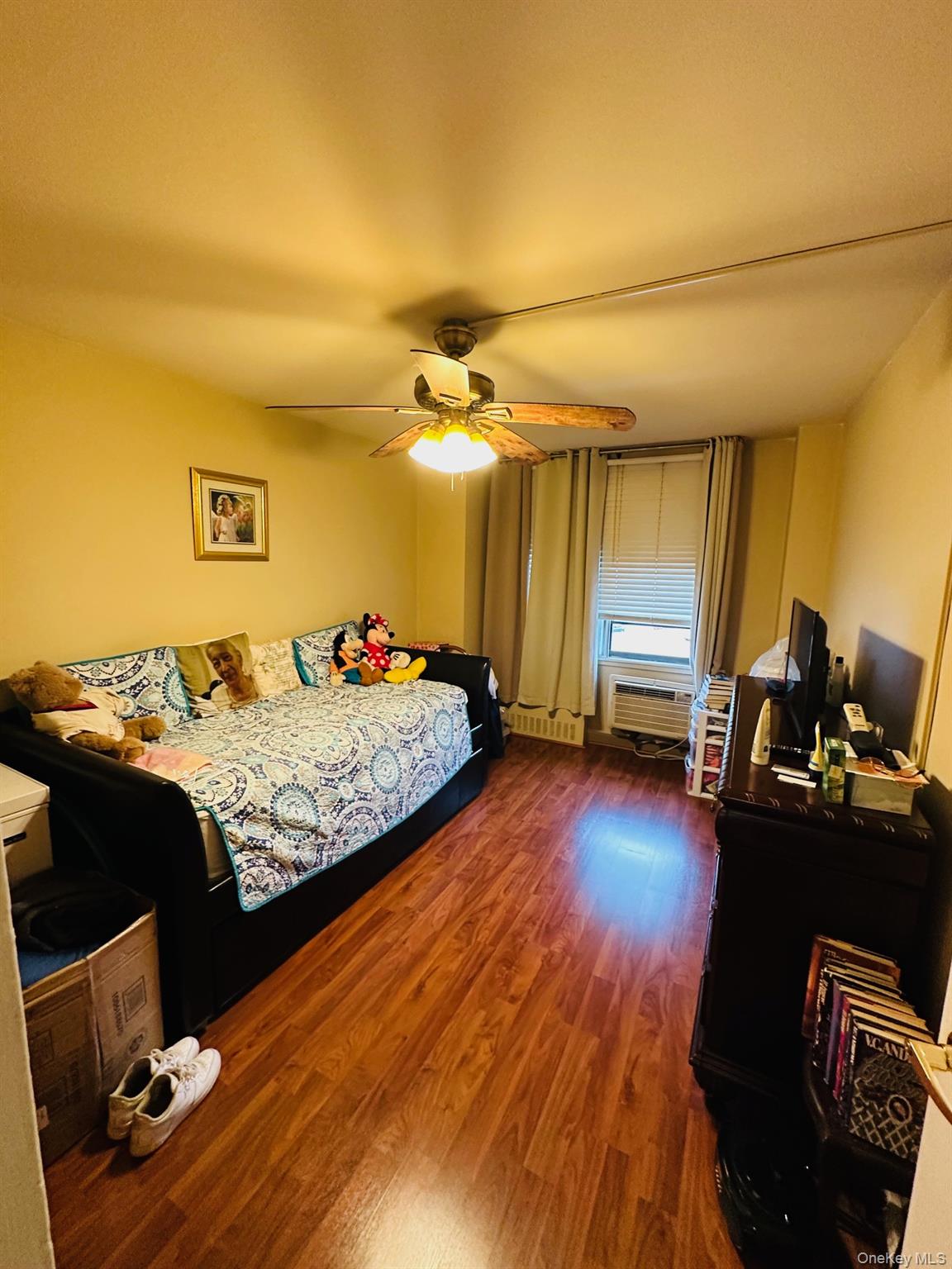 3121 Middletown Road, Unit 4K Bronx, NY 10461 - Photo 19 of 30 a bedroom with a bed and wooden floor