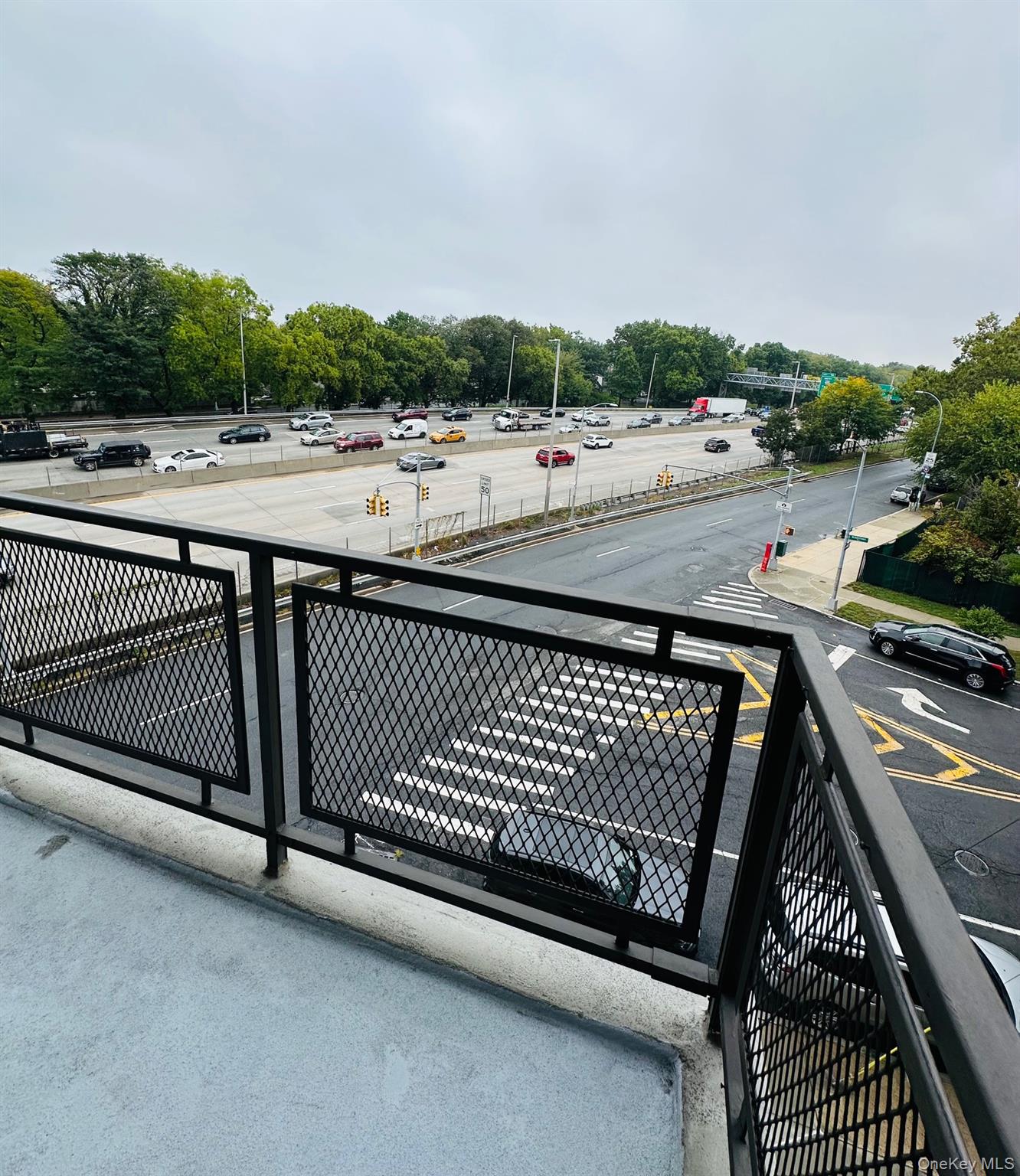 3121 Middletown Road, Unit 4K Bronx, NY 10461 - Photo 23 of 30 a view of a balcony with wooden floor and city view