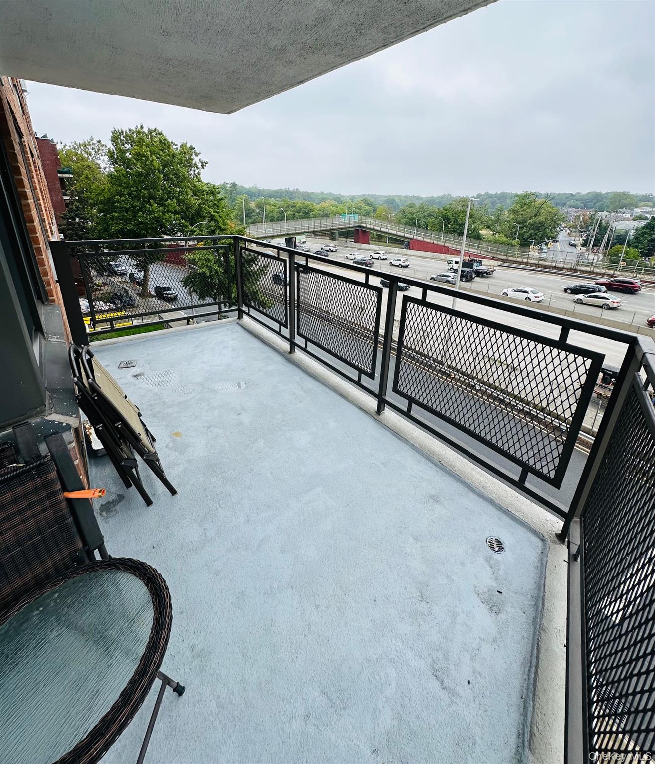 3121 Middletown Road, Unit 4K Bronx, NY 10461 - Photo 25 of 30 a view of balcony with furniture