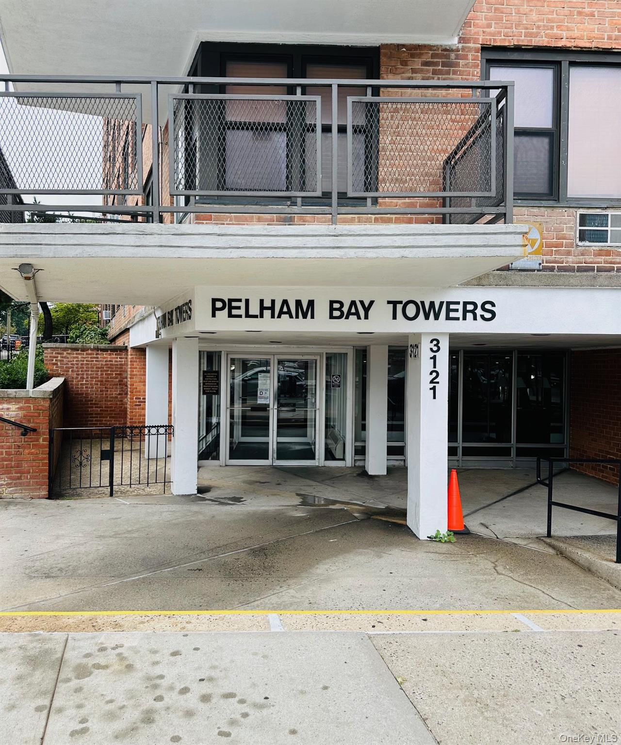 3121 Middletown Road, Unit 4K Bronx, NY 10461 - Photo 3 of 30 a view of a building with sitting area