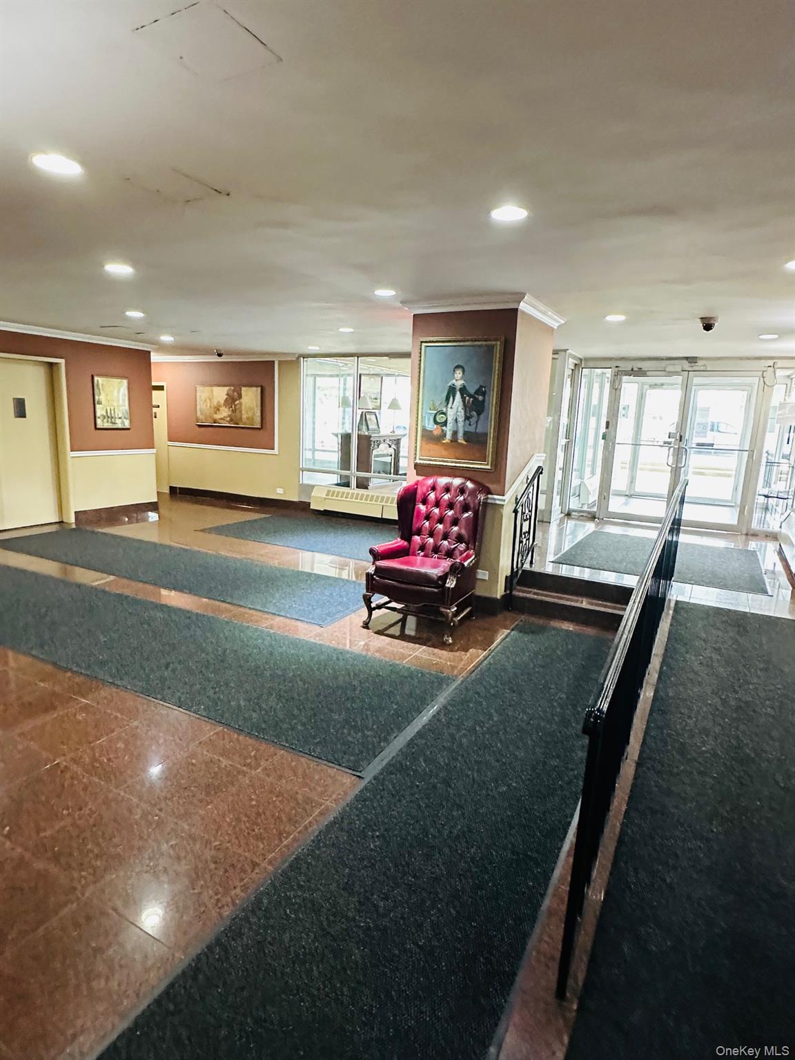 3121 Middletown Road, Unit 4K Bronx, NY 10461 - Photo 6 of 30 a living room with furniture