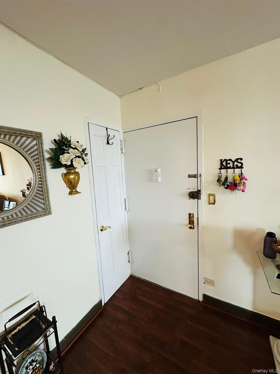 3121 Middletown Road, Unit 4K Bronx, NY 10461 - Photo 8 of 30 a view of a livingroom with wooden floor