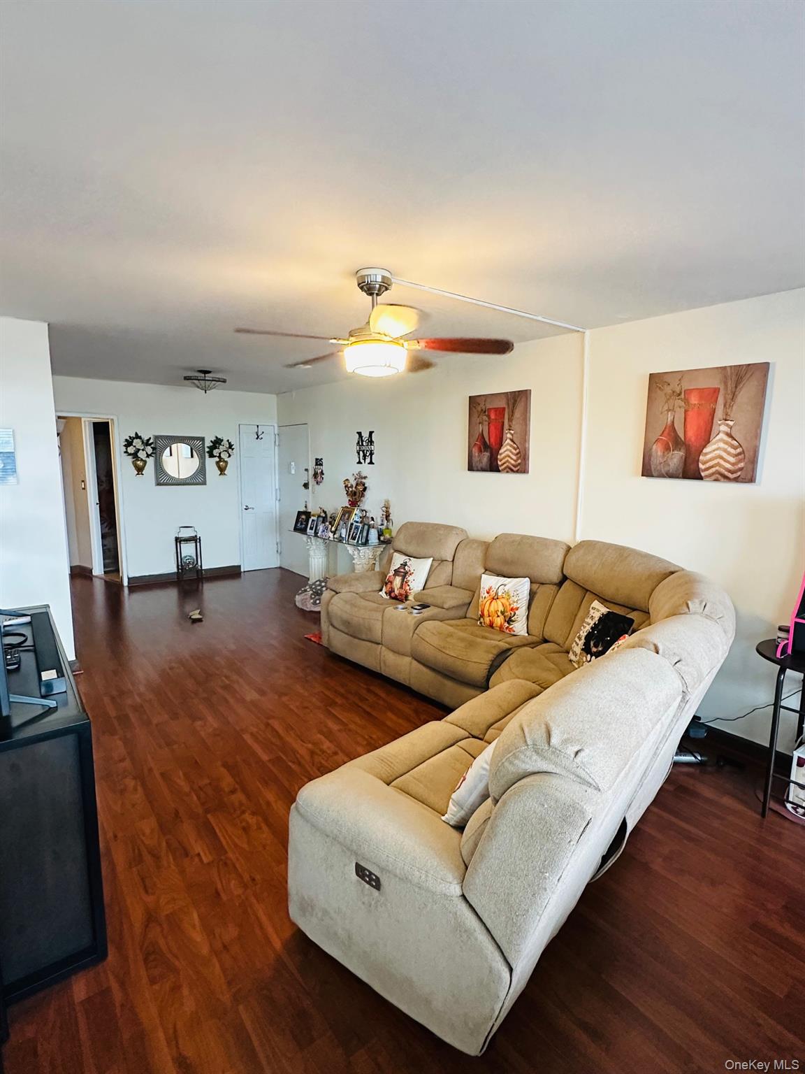 3121 Middletown Road, Unit 4K Bronx, NY 10461 - Photo 9 of 30 a living room with furniture and a wooden floor