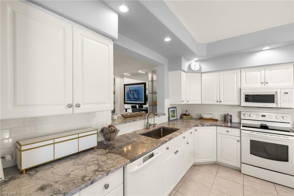 3872 Clipper Cove Drive Naples, FL 34112 - Photo 12 of 50