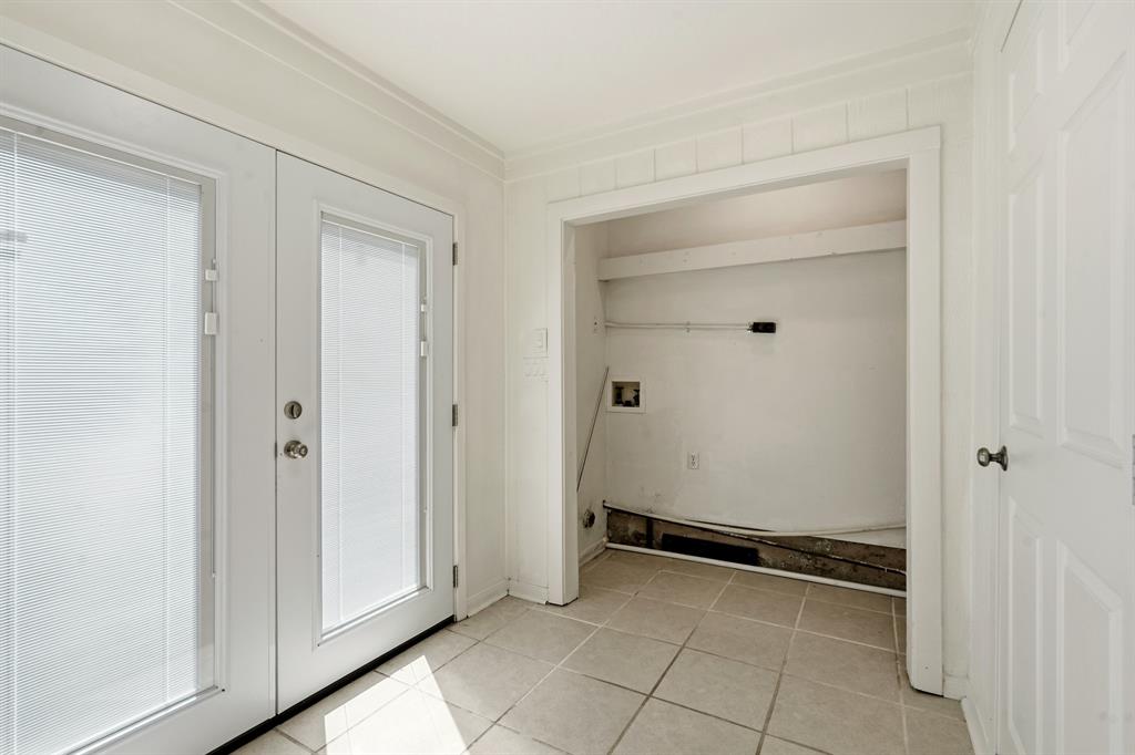 7354 Walling Lane Dallas, TX 75231 - Photo 18 of 28 a view of an empty room