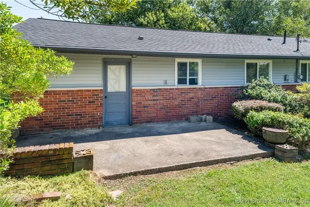 $219,000 | 808 Locust Street, Salem, IN 47167